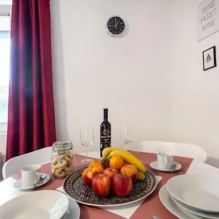 Slovenia + Freeparking & Bikes Apartment *