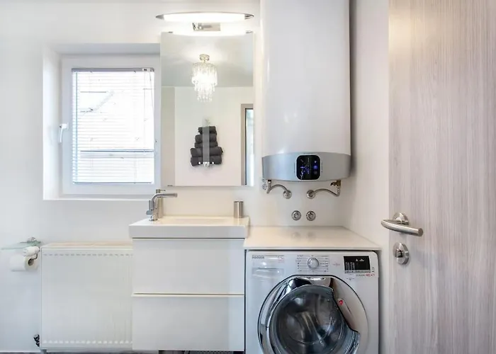 Slovenia + Freeparking & Bikes * Lublaň